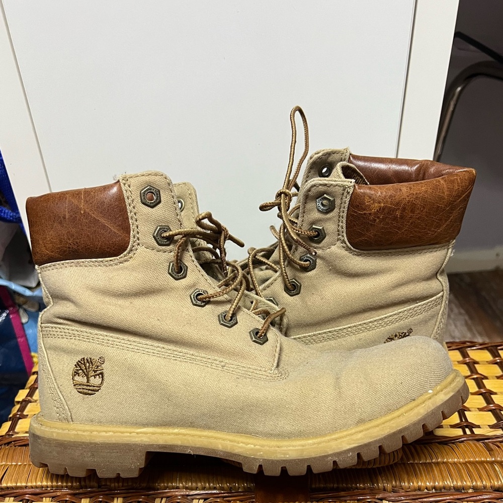 Like New sz 7.5 light brown Timberland